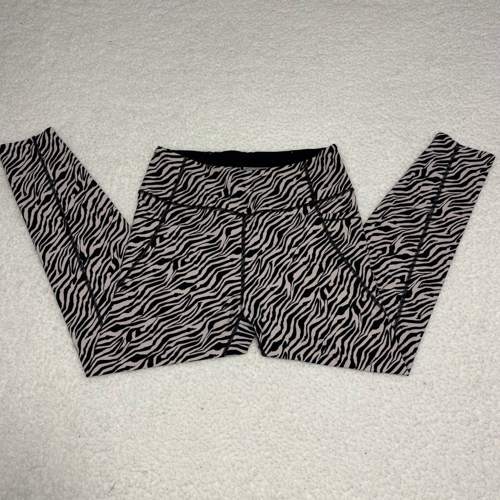 Victoria’s Secret Women Zebra Print High Rise Compression Crop Leggings